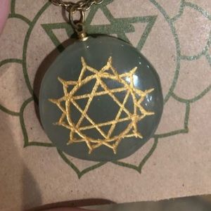 Meet your Posher, Caitlin